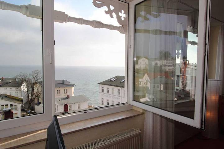 Ferienhaus mit Meerblick für 5 Personen, mit Ausblick und Seeblick in Sassnitz - 4