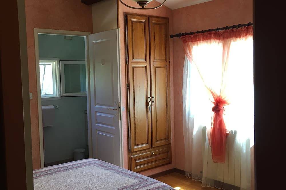 La Bastide des Coutilles in Cabrières-d'Avignon, Parc naturel régional du Luberon