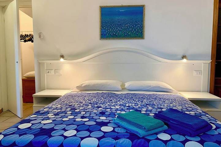 Ganze Wohnung, Beautiful panoramic terrace overlooking the sea, with swimming pool in Varigotti, Finale Ligure Gemeinde