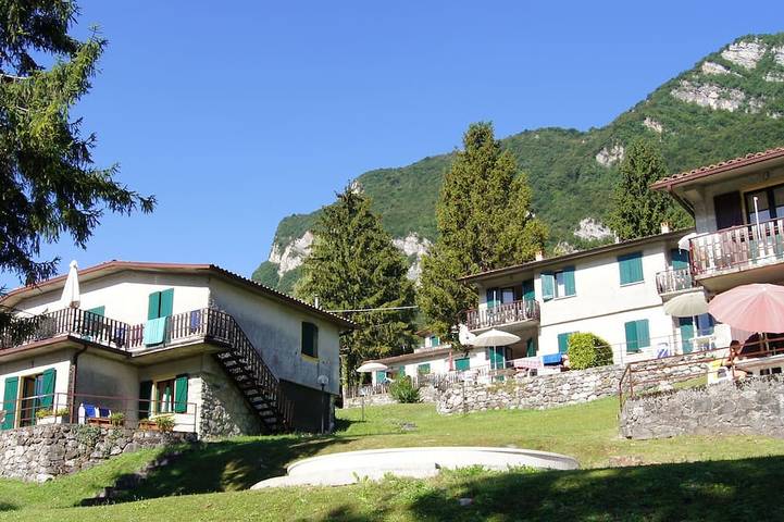 Ganze Wohnung, Direkt am See mit Terrasse und zwei Schlafzimmern in Idro, Gardasee-Berge