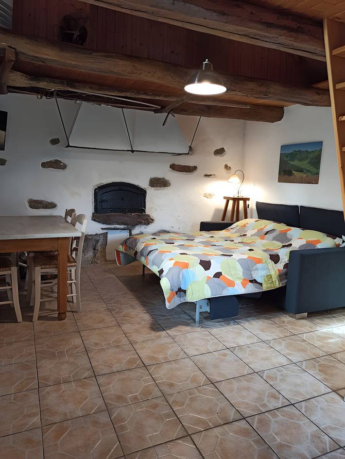 Petite Auvergne Cottage with Mountain View in Saint-Julien-Puy-Lavèze, Volcans d'Auvergne Regional Nature Park