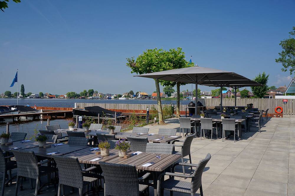 Lakeside Lodging with Bike Rentals, Canoe Launch and Gourmet Restaurant in Loosdrecht, Groene Hart