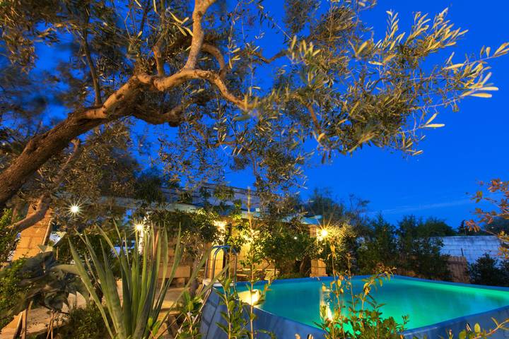 Casa vacanza per 15 persone, con giardino, adatto a famiglie con bambini a Torre Suda