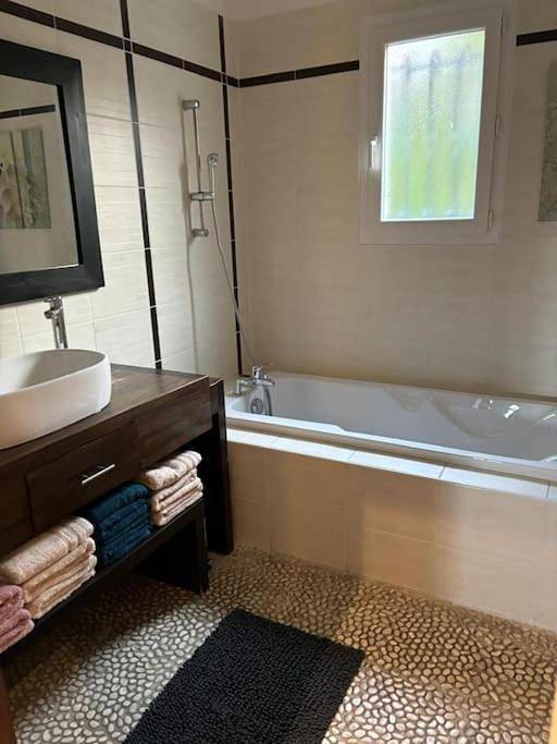 Villa pour 8 personnes, avec terrasse et jardin à Orange - 4