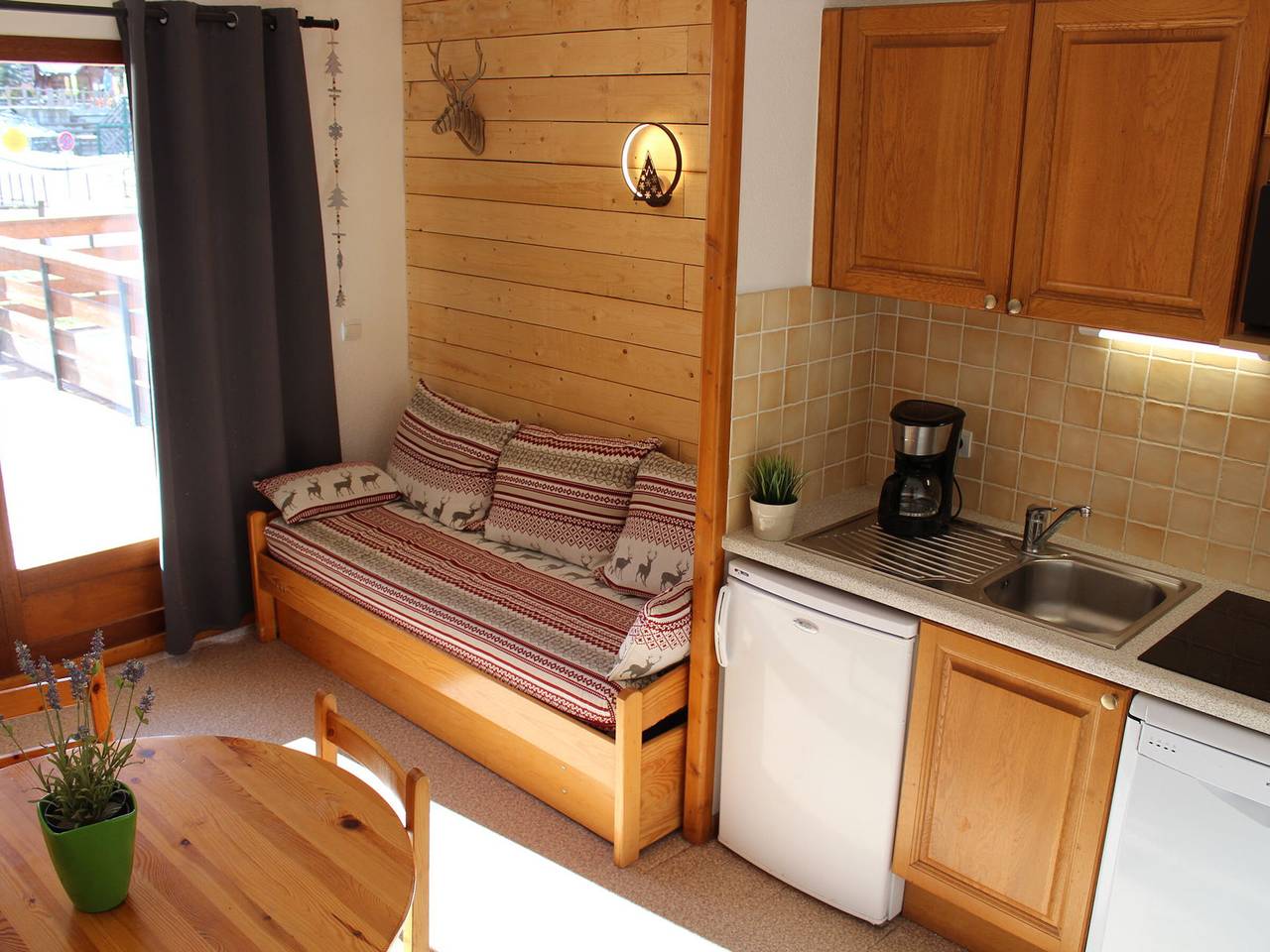 Appartement entier, Appartement pour 4 à La Joue du Loup - Grande terrasse exposée sud, au pied des pistes in La Joue du Loup, Le Dévoluy