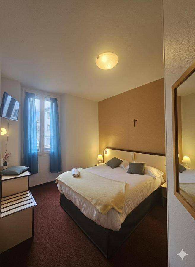 Hôtel pour 3 personnes, avec vue dans Grotte de Massabielle - 2