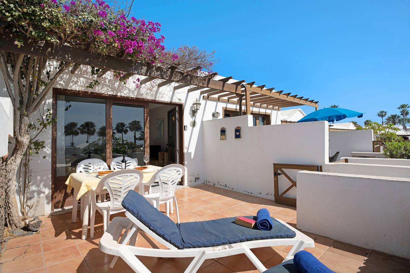 Entire apartment, Apartment 'Flamingo 62' with Private Terrace & Shared Pool in Playa Blanca, Yaiza