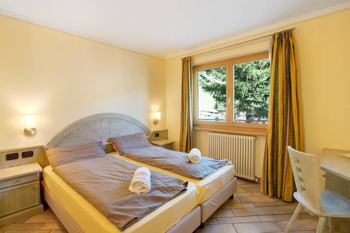 Entire apartment, 'Appartamento 2' with Mountain View, Shared Garden & Wi-Fi in Livigno (Town), Livigno