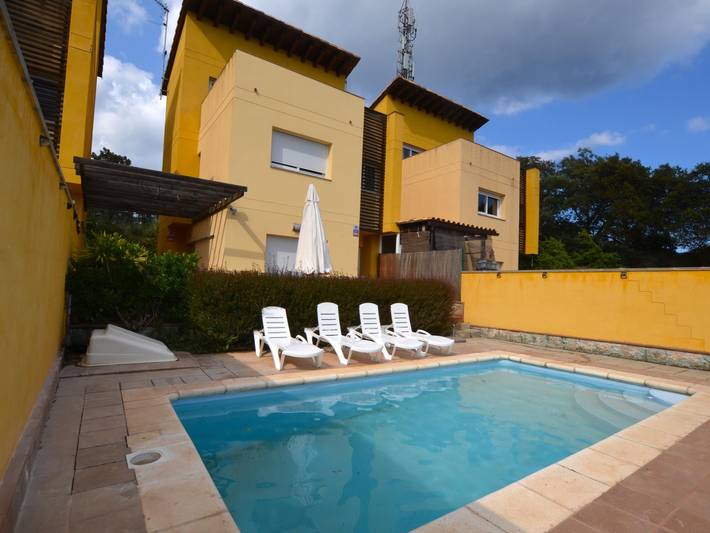 Casa de vacaciones para 8 personas, con jardín además de piscina y vistas al mar, Se admiten mascotas - 1