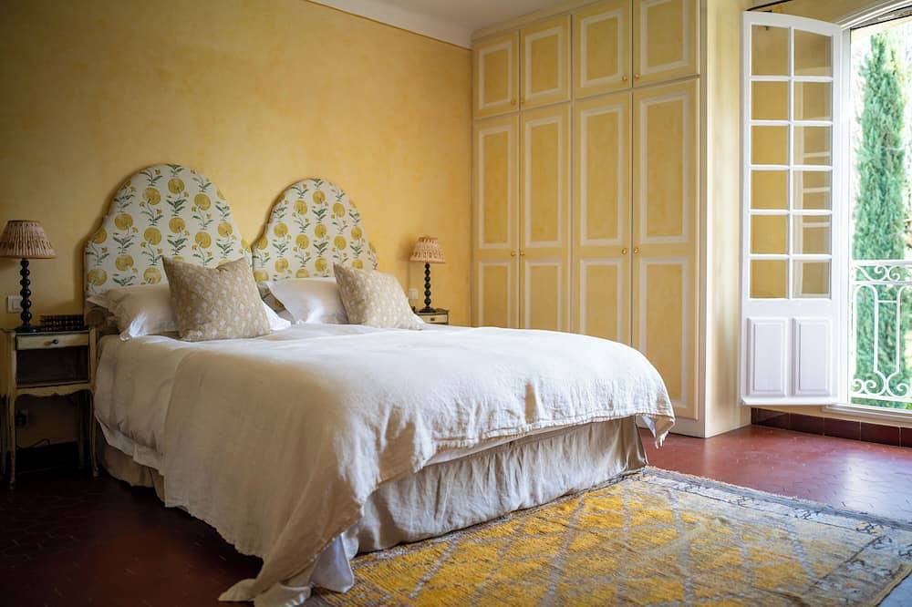 Stunning 7 bedroom Villa with pool in Provence, in the South of France.  in Barbentane, Region de Arles