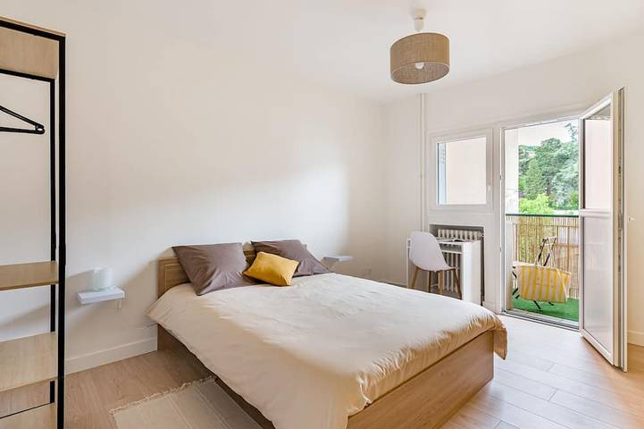 Appartement entier, Appart Cosy - Comme à la Maison - Saint-étienne. Garage et Deux Balcons in Saint-Étienne, Loire