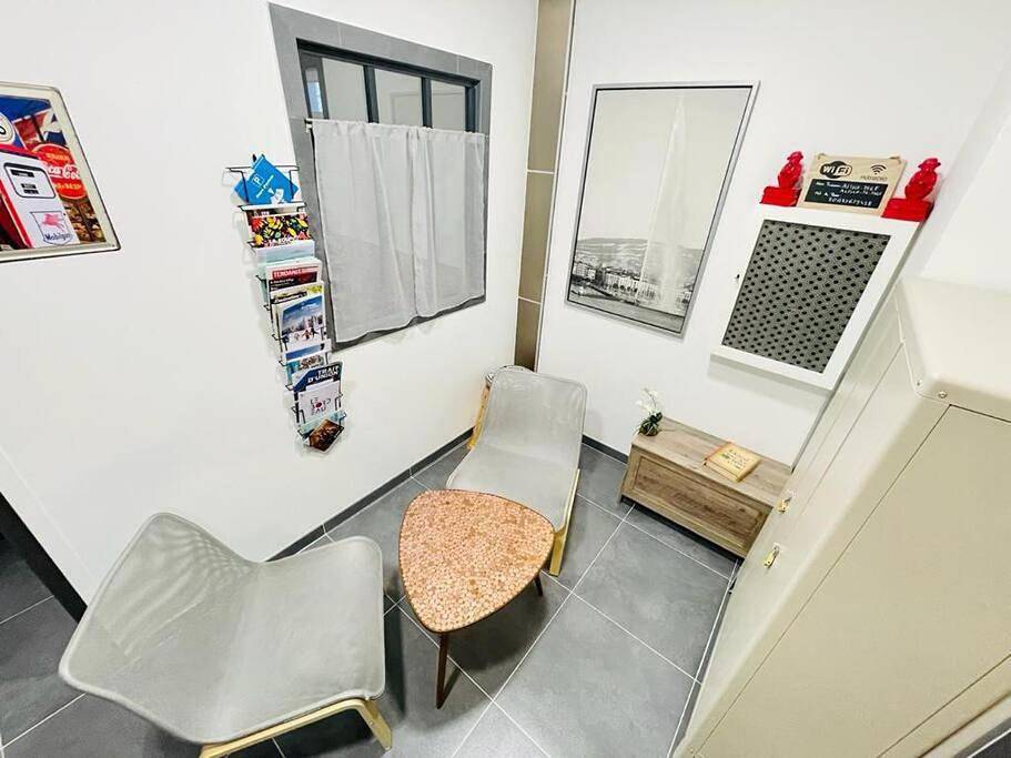 Appartement entier, One-Bedroom Apartment in Saint-Genis-Pouilly, Gex