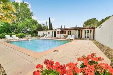 Gîte pour 8 personnes, avec jardin à Aspiran