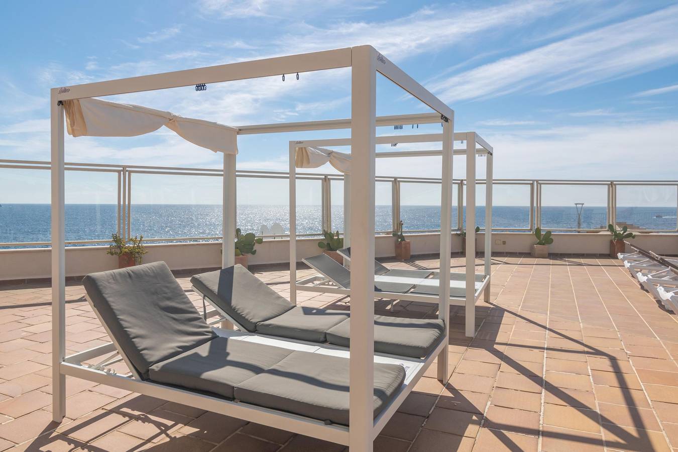 Entire apartment, Mar Blava - Cozy apartment with communal pool facing the sea, perfect for families with children. in Cala Ratjada, Capdepera