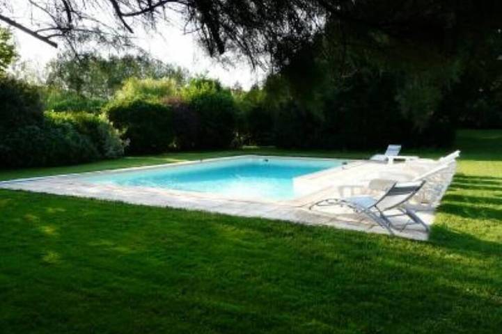 Location de vacances pour 10 personnes, avec jardin à Saint-Barthélemy-de-Vals