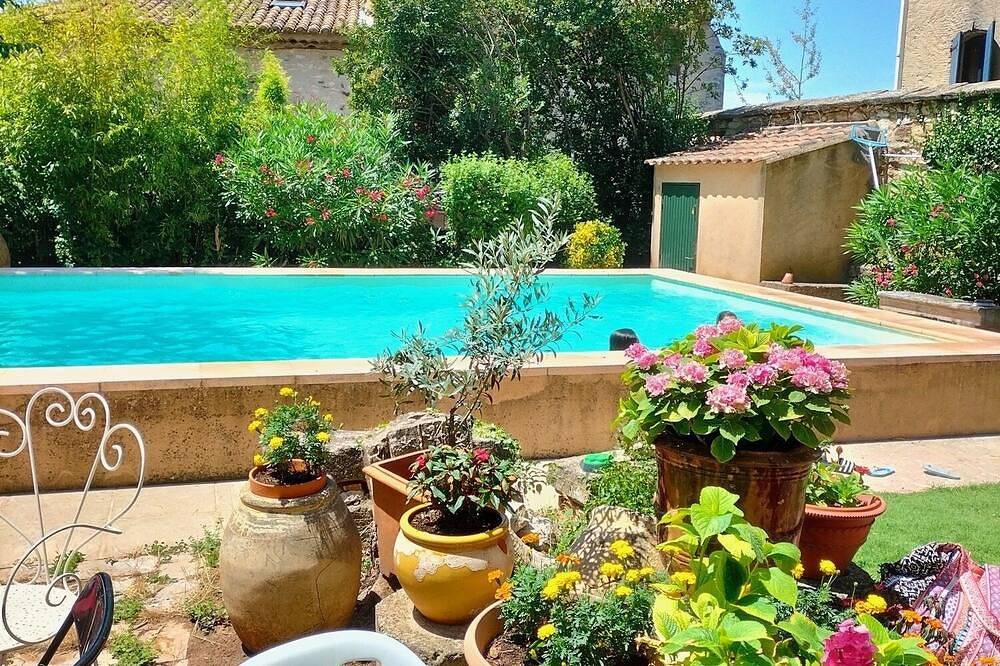 Maison de famille dans un charmant village du Gard in Pouzilhac, Région de Nîmes