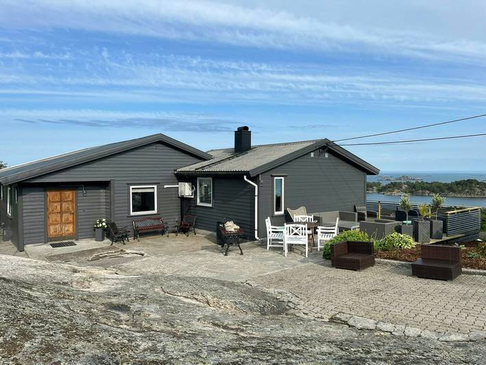 Feriehus for 8 personer, med terrasse og hage, barnevennlig i Søgne 