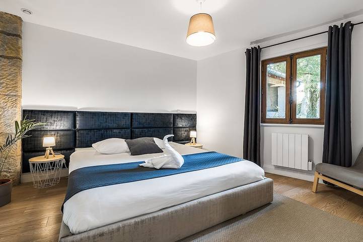 Gîte pour 8 personnes, avec jardin dans Pougny - 3