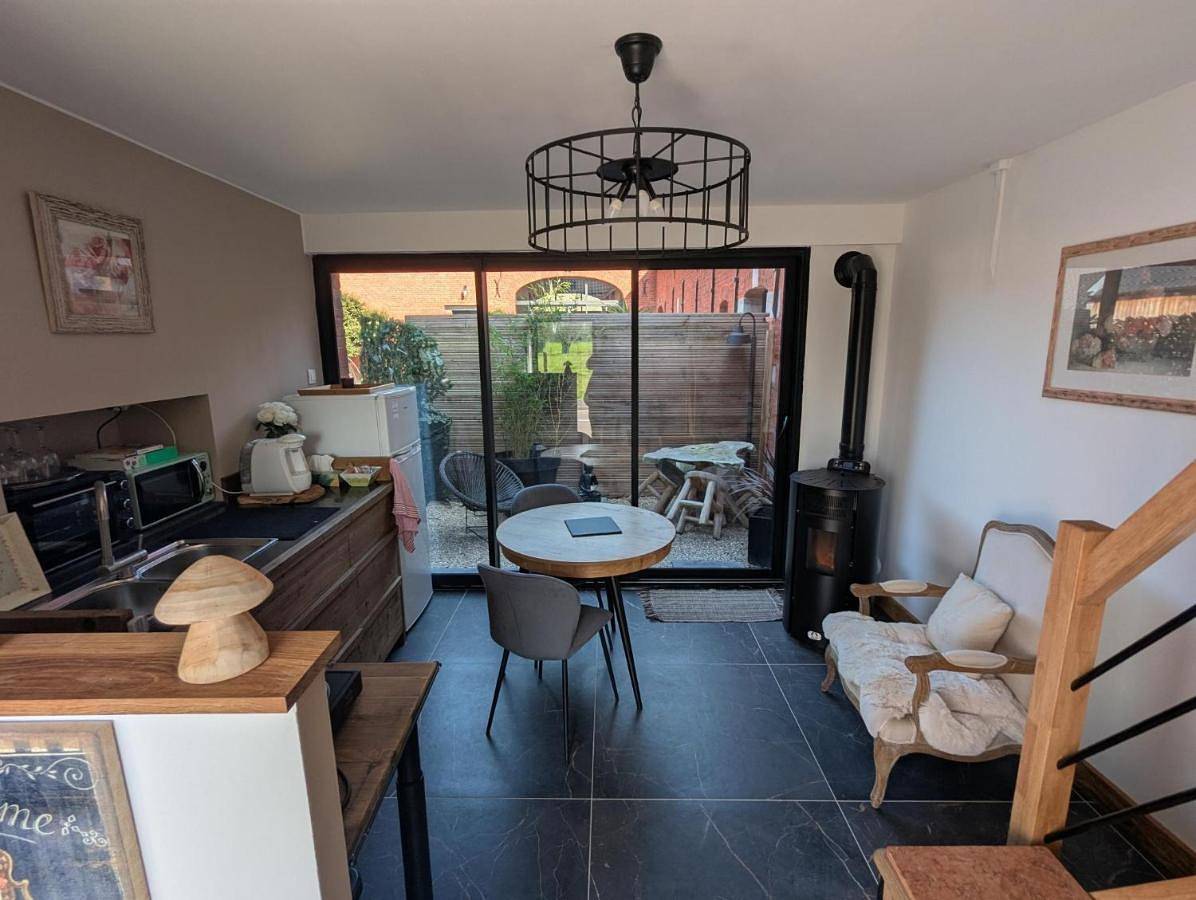 Appartement entier, One-Bedroom Apartment in Rosult, Région de Valenciennes
