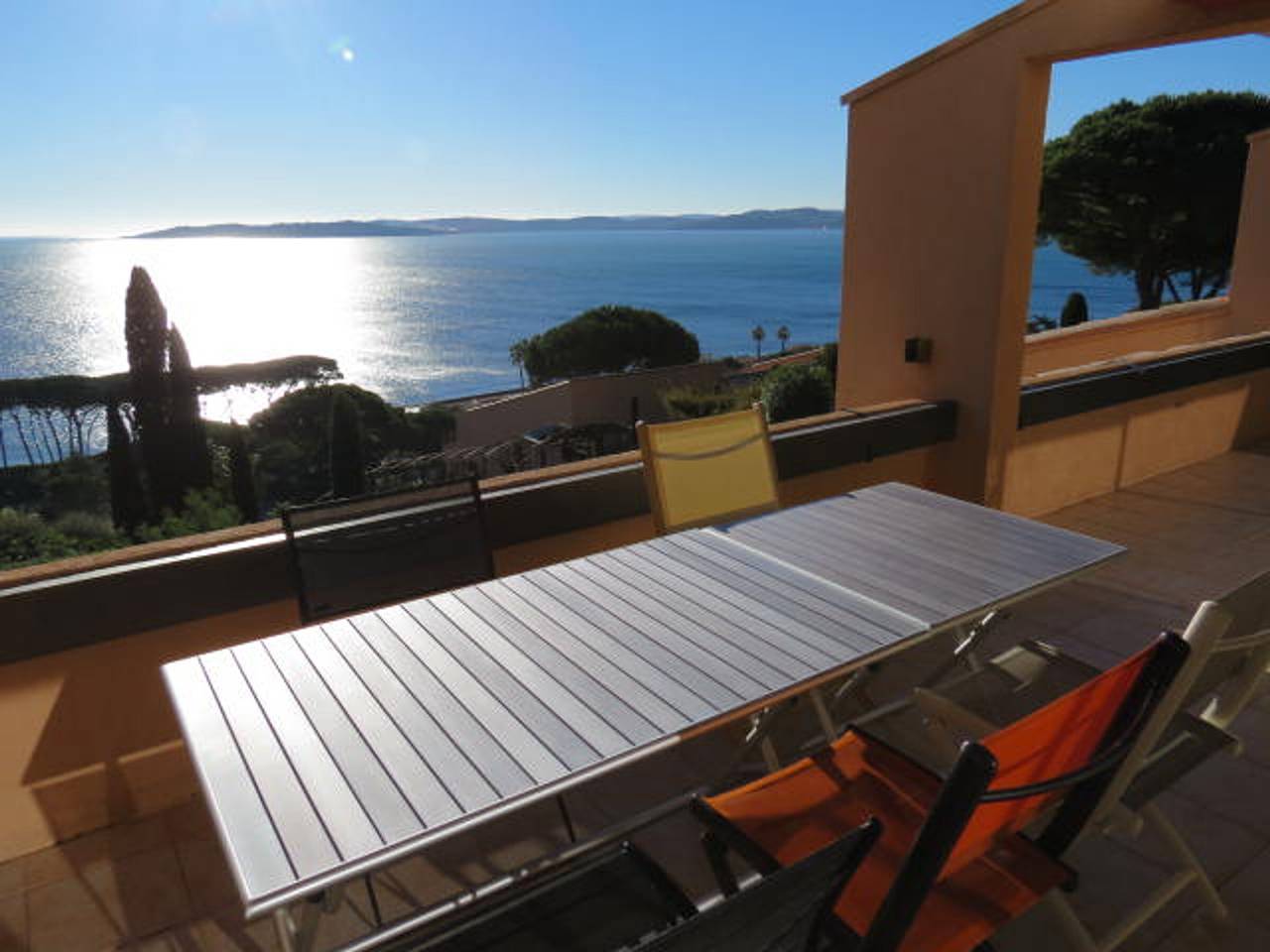 Entire apartment, 3-room apartment with air conditioning and terrace in Sainte-Maxime in Sainte-Maxime, Draguignan region