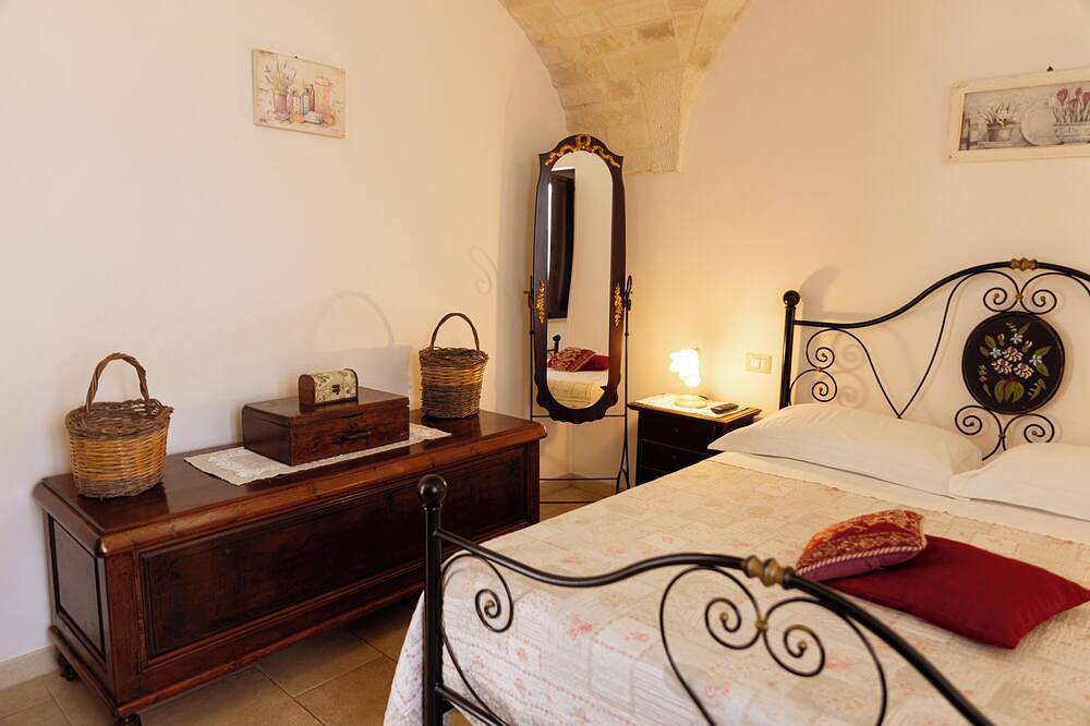 Appartement entier, 4 Family friendly Trulli with private Pool and Kids playground Martina Franca in Locorotondo, Province de Bari