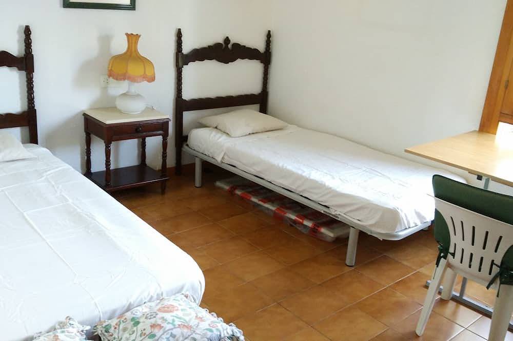 Villa with pool 150 m from the beach in Urbanización Roquetas de Mar, Roquetas de Mar