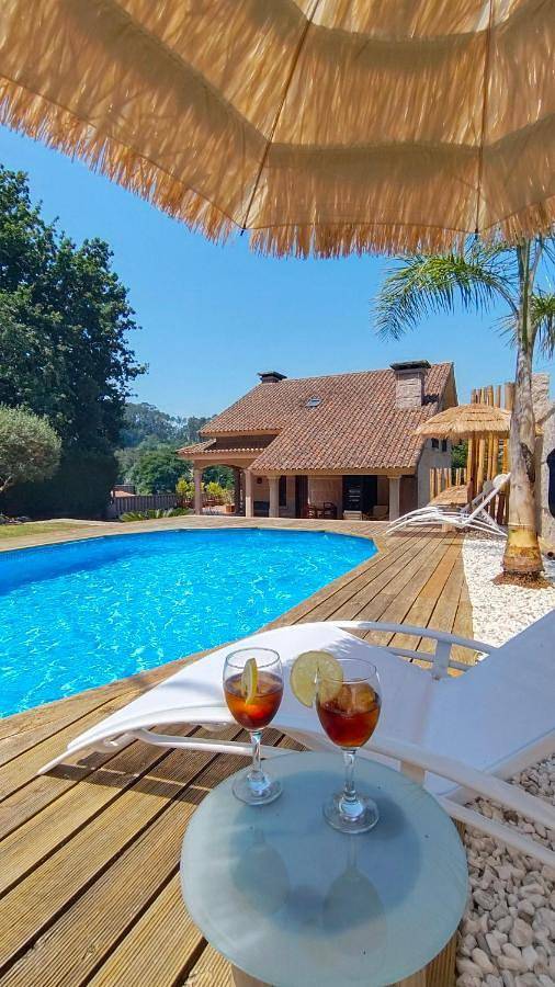 Chalet para 7 personas, con piscina además de jardín y vistas, Se admiten mascotas en Galicia