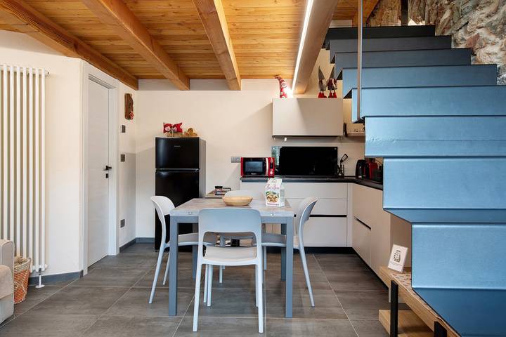 Chez Margot et Sophie – Charm, Stonework and Alpine Views in Champagnod, Torgnon Kommune