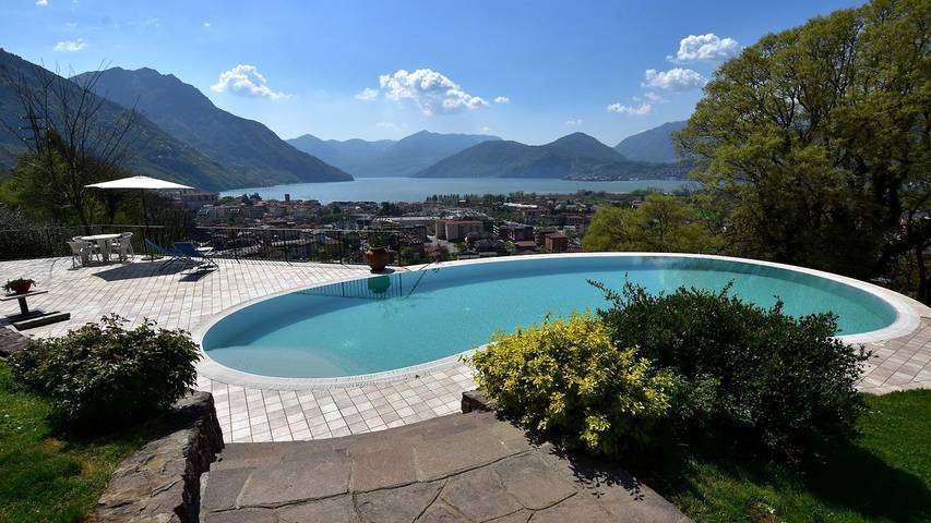 Appartamento per 5 persone, con piscina e balcone nonché giardino, con animali domestici in Comune di Pisogne