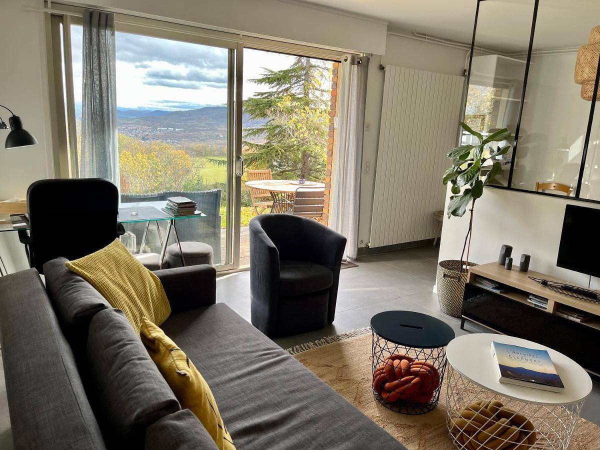 Chez Isa, loft 55m2, jardin, vue, parking, entrée autonome in Ceyrat, Parc naturel régional des Volcans d'Auvergne