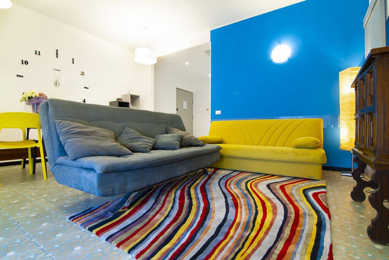 Appartamento intero, Luminoso e confortevole appartamento con balcone e 6 posti letto. in Centro Storico, Verona