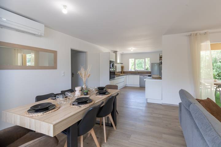 Location de vacances pour 6 personnes, avec piscine ainsi que terrasse et jardin à Berrias-et-Casteljau - 3