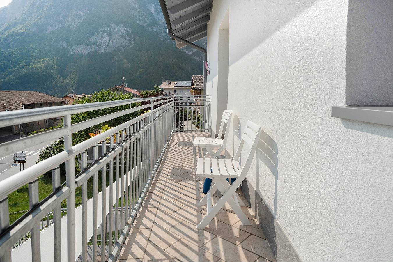 Appartamento intero, Appartamento per vacanze Ciclamino Standard Vittoria. Vista sulle montagne, Wi-Fi e giardino in Dorsino, Dolomiti di Brenta