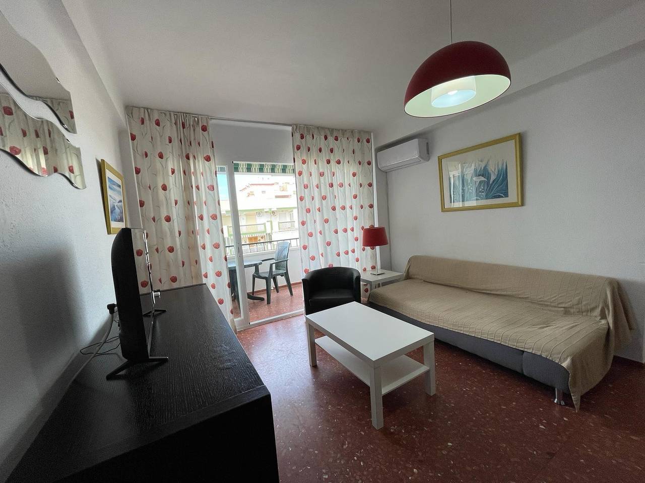 Entire apartment, Holiday apartment for 5 people with terrace in Playa de Torre del Mar, Torre del Mar