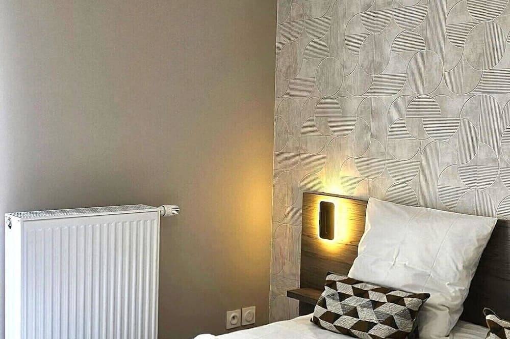 Entire apartment, Apartment-Private Bathroom-Apartment-Garden view-Dream Apartments in Chessy, Seine-et-Marne