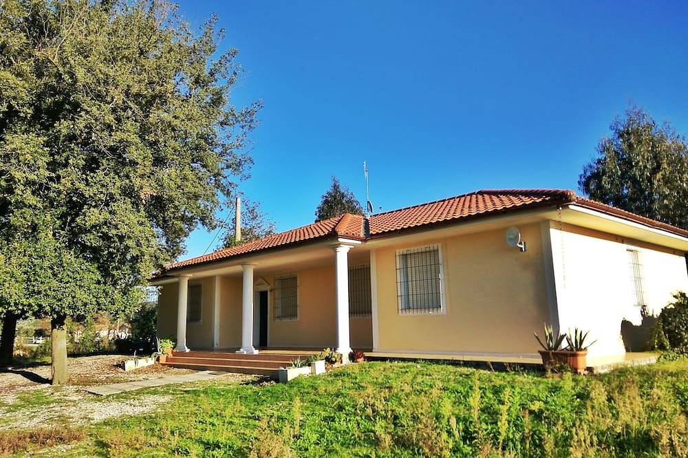 Maison avec parc à 1 km de la mer, 4 chambres et 2 salles de bains in Scarlino, Province de Grosseto