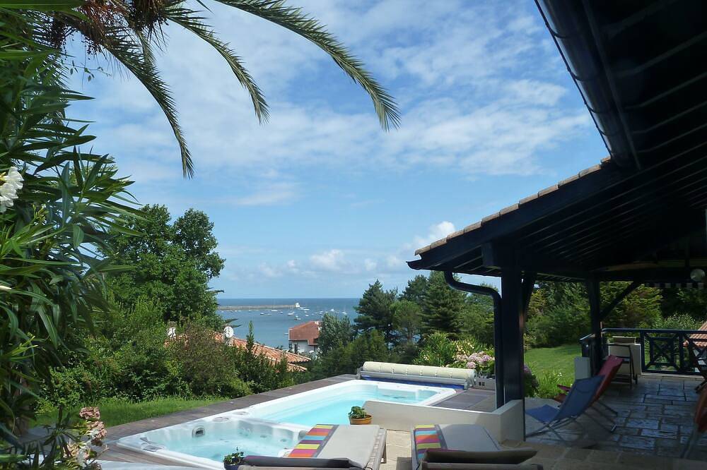 Belle villa 4****vue mer,150m plage Ciboure, piscine chauffée, jacuzzi, billard. in Ciboure, Région de Bayonne