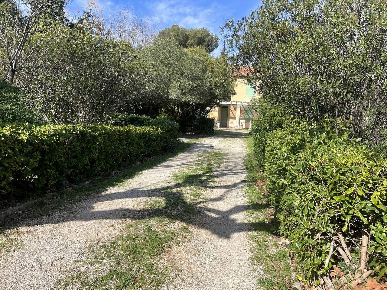 Appartement entier, Appartement calme avec jardin à 50m de la plage, Wifi, parking et équipements de qualité in La Ciotat, Région de Marseille