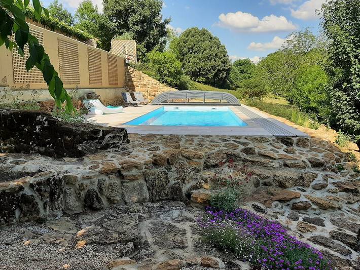 Gîte pour 2 personnes, avec jardin ainsi que terrasse et piscine