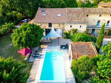 Gîte pour 10 personnes, avec terrasse ainsi que jardin et piscine, animaux acceptés à Baron