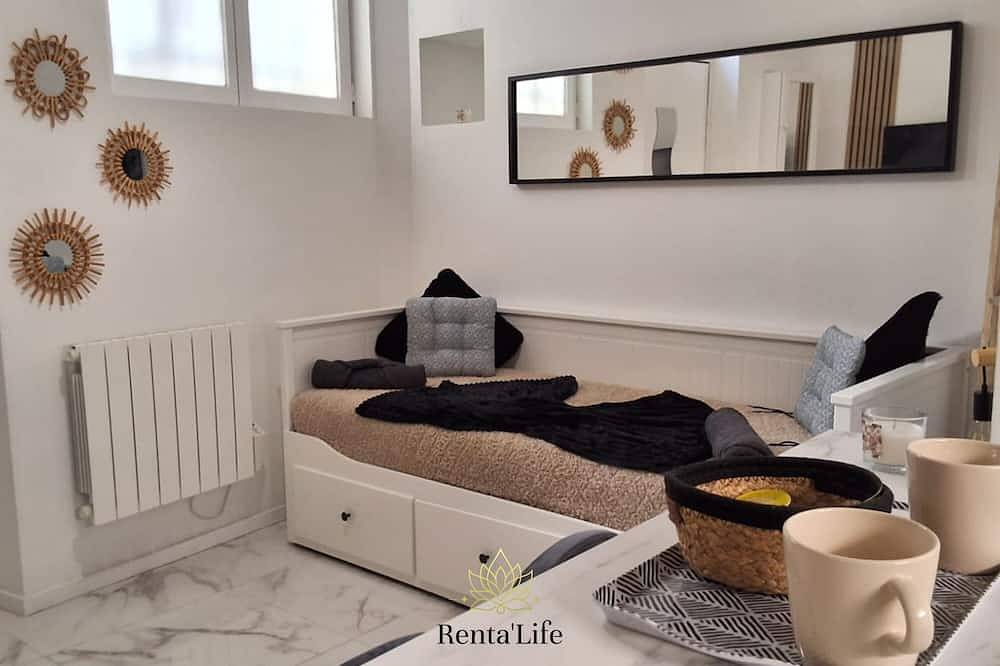 Entire apartment, Isséens Bourgain - Studio - 5min to Paris in Issy-les-Moulineaux, Hauts-de-Seine