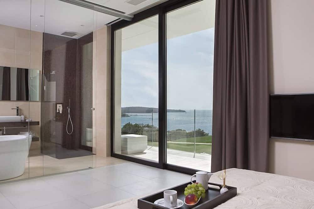 Ultra Modern Villa Sleek With 5 Bedrooms and Large Pool, Gym & Spa in Vrsar, Općina Vrsar