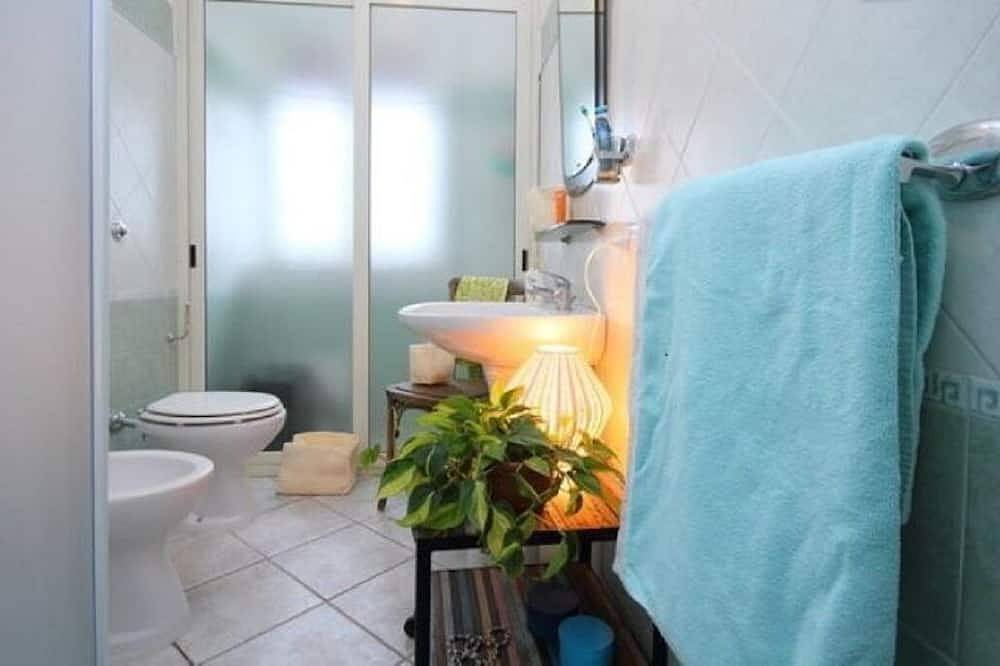 Appartamento intero, Bellissimo appartamento nel centro del paese e a 5 minuti dal mare in Calasetta, Sant'Antioco