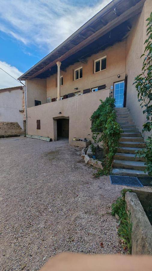 Gîte pour 8 personnes, avec Balcon et Terrasse ainsi que Jardin et Piscine à Crêches-sur-Saône - 2