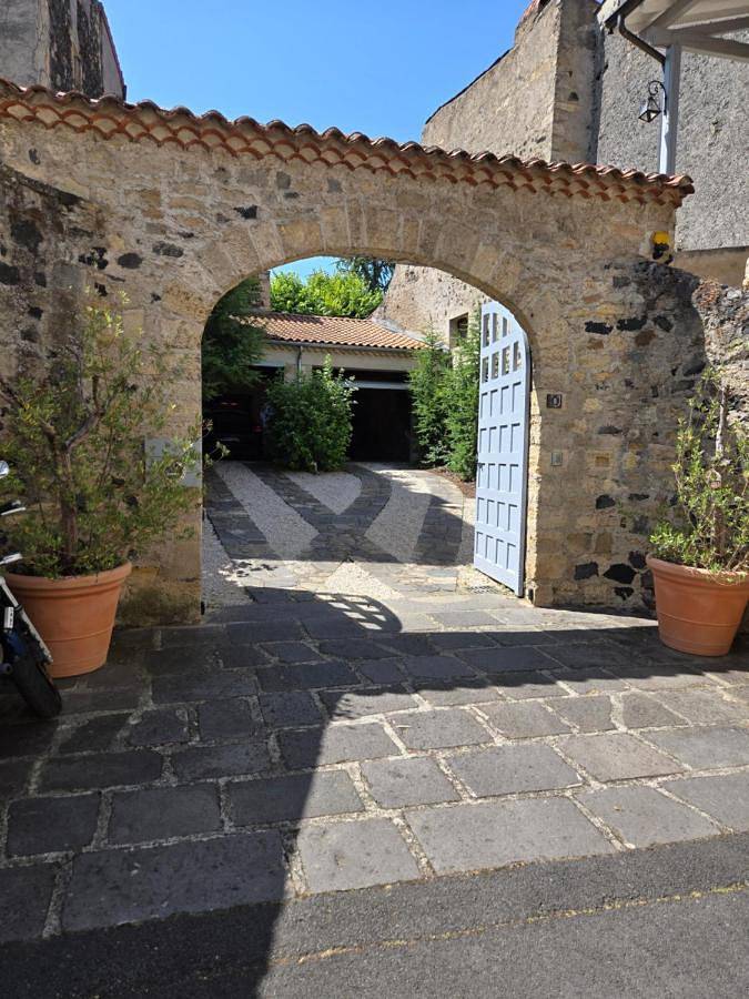Location de vacances pour 2 personnes, avec Terrasse et Jardin à Saint-Saturnin (Puy-de-Dôme) - 3