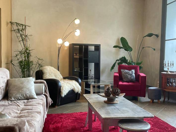 Gîte pour 2 personnes, avec terrasse ainsi que jardin et vue dans Passins