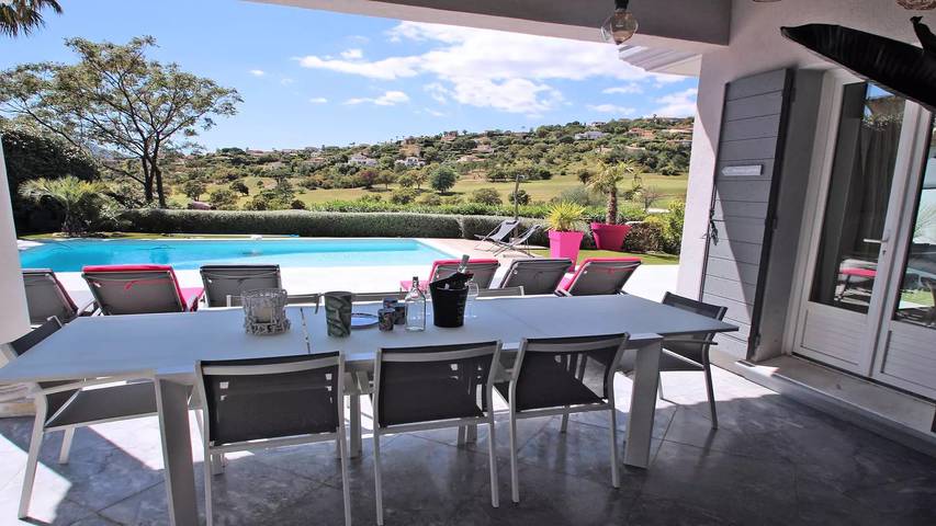 Location de vacances pour 10 personnes, avec piscine et jardin dans Golf Bluegreen Sainte-Maxime - 2