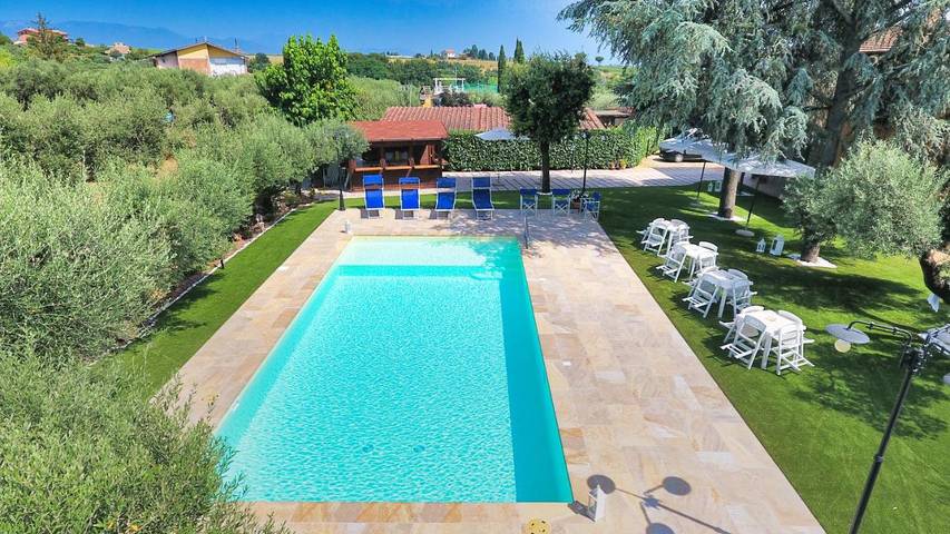 Casa vacanza per 2 persone, con Balcone e Terrazza nonché Giardino e Piscina a Genzano di Roma