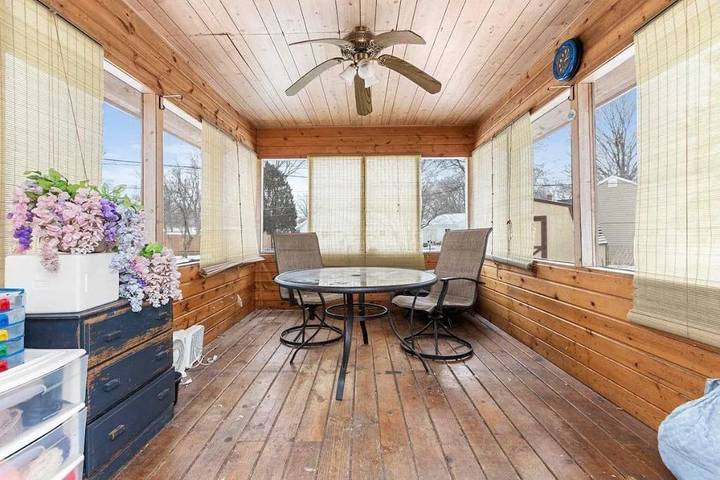 Vacation rental for 9 people, with terrace and yard, with pets in Green Bay
