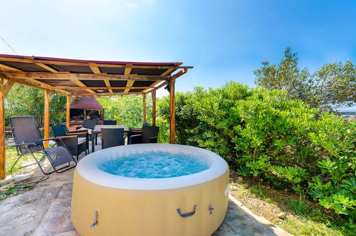 Ferienwohnung für 4 Personen, mit Pool und Terrasse, mit Haustier in Barbat na Rabu